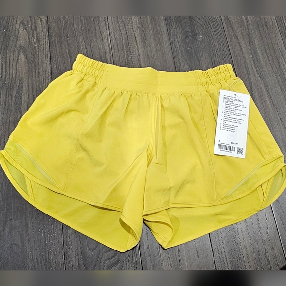 Lululemon Hotty Hot Low Rise Shorts 4" - Picture 3 of 4